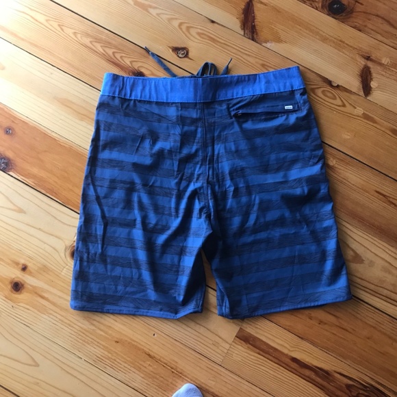 tentree Swim suit - Picture 2 of 4